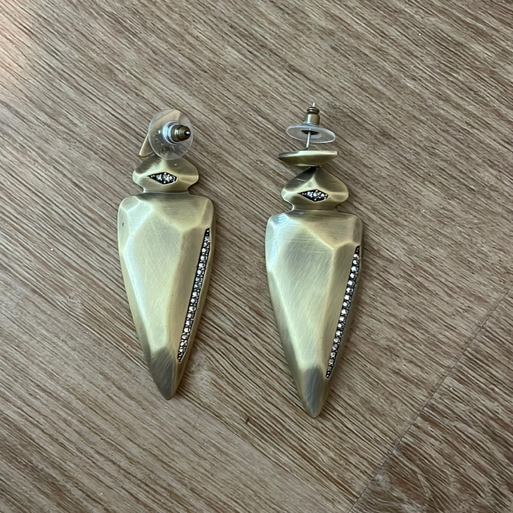 Kendra Scott Arrowhead Earrings in Gold and Black
